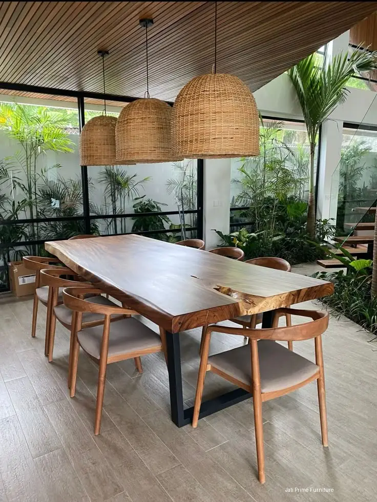 Meja Makan Untuk Keluarga